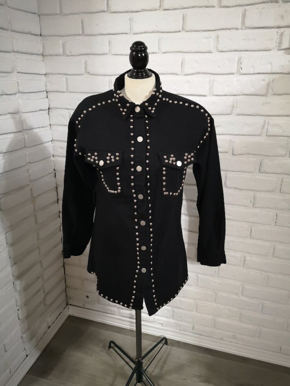 NWT Minkas Ladies Size Medium Black w/ Silver Tone Stud Accents Jacket